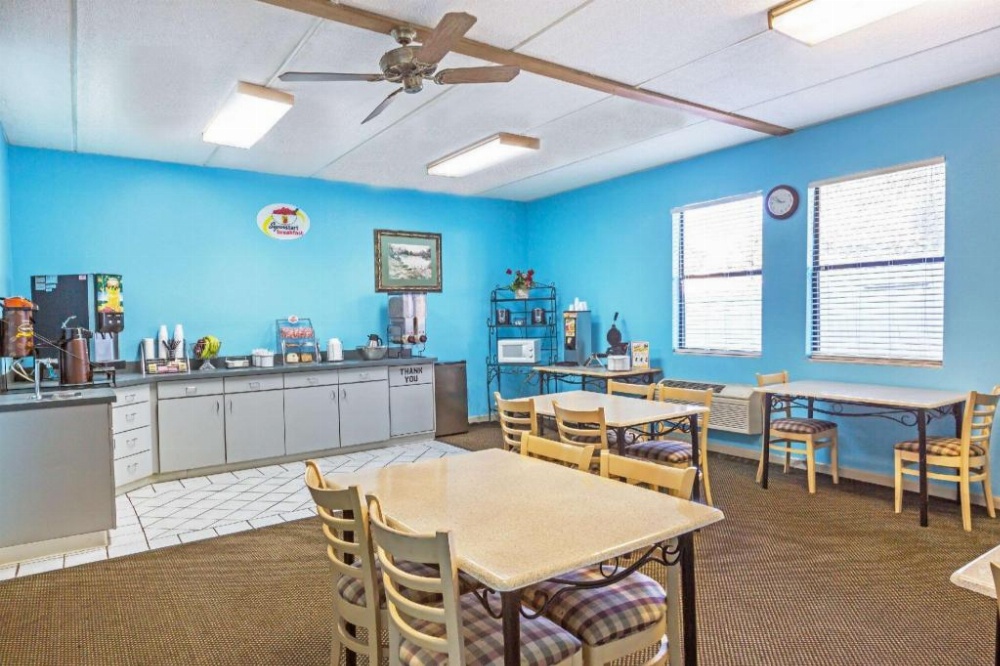 Super 8 by Wyndham Knoxville Downtown Area Main image