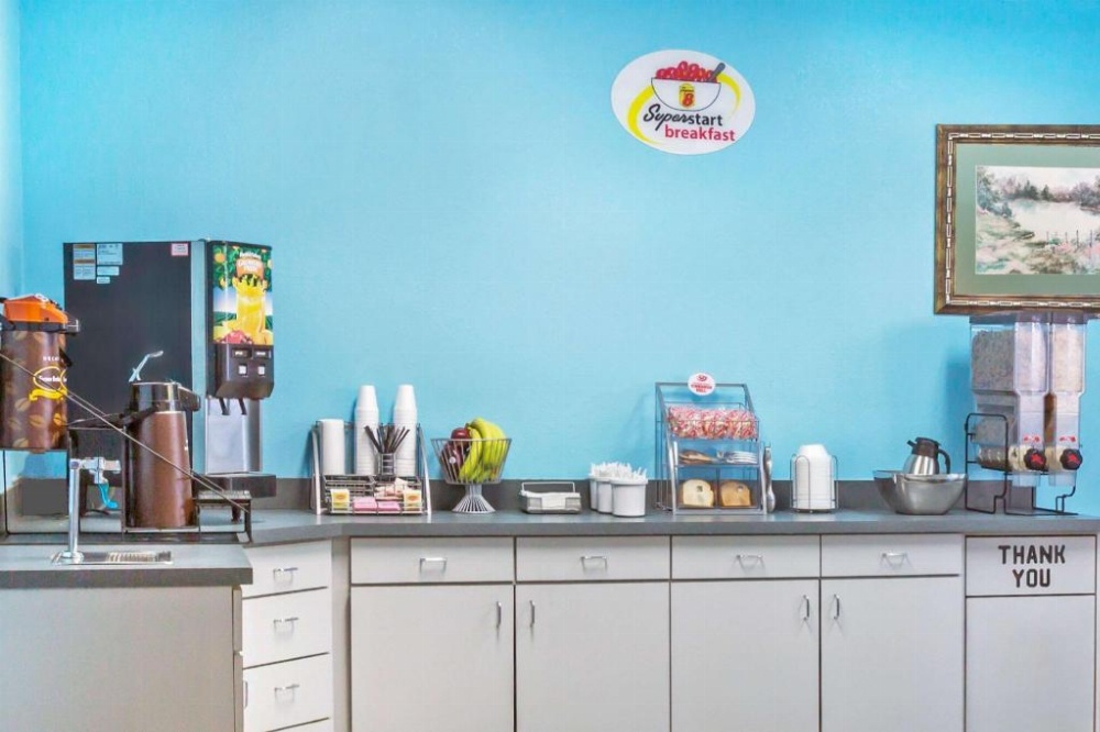 Super 8 by Wyndham Knoxville Downtown Area