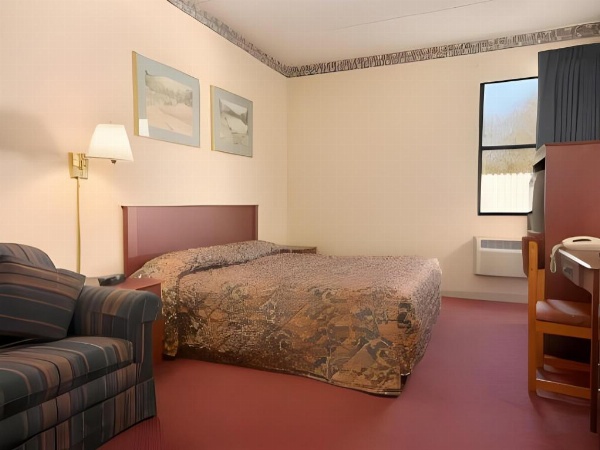 Super 8 by Wyndham Knoxville Downtown Area image 13