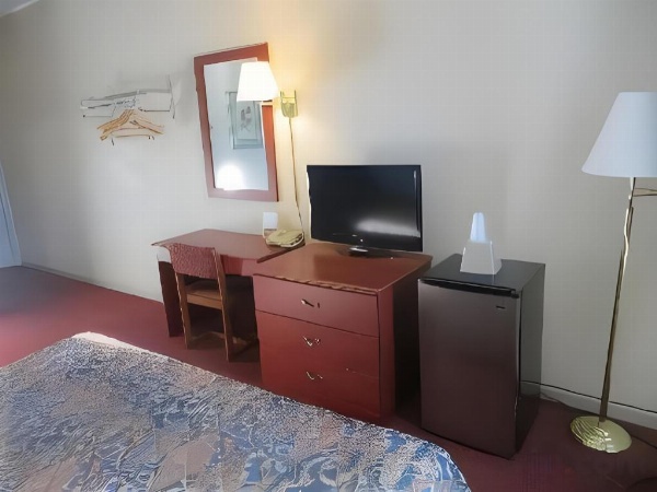 Super 8 by Wyndham Knoxville Downtown Area image 17