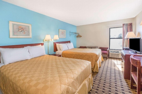 Super 8 by Wyndham Knoxville Downtown Area image 22