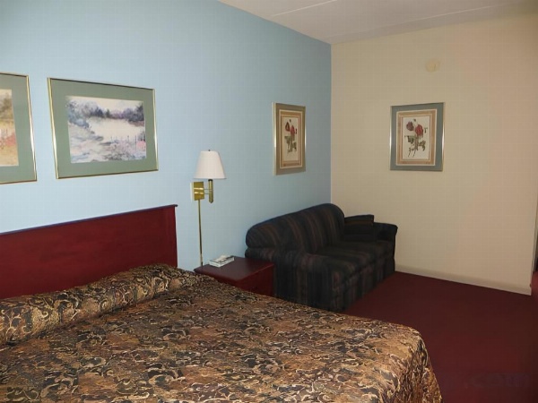 Super 8 by Wyndham Knoxville Downtown Area image 23