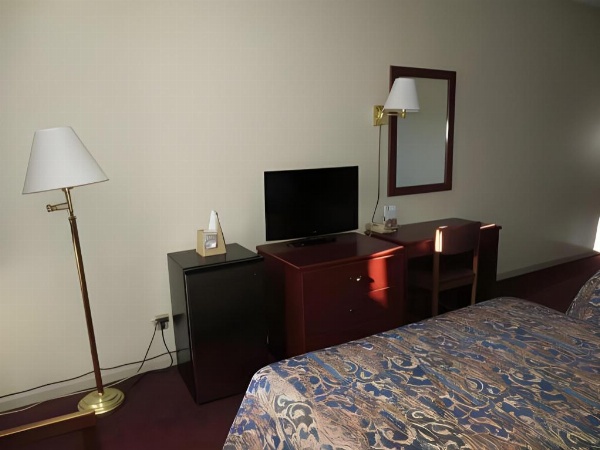 Super 8 by Wyndham Knoxville Downtown Area image 24