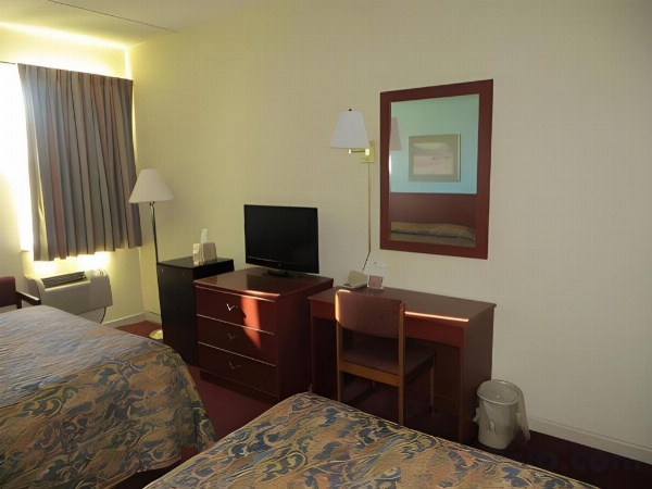 Super 8 by Wyndham Knoxville Downtown Area image 25