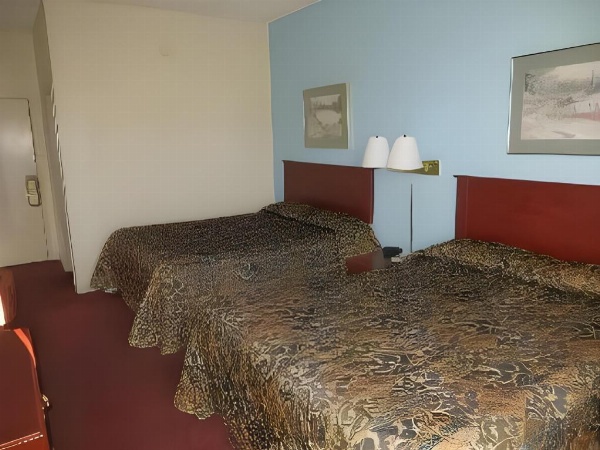 Super 8 by Wyndham Knoxville Downtown Area image 26