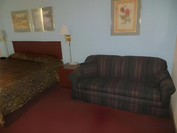 Super 8 by Wyndham Knoxville Downtown Area image 28