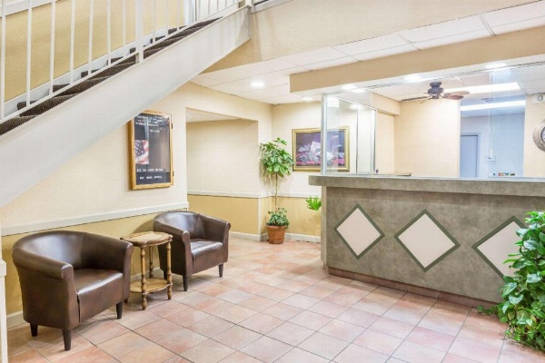 Super 8 by Wyndham Knoxville Downtown Area Main image